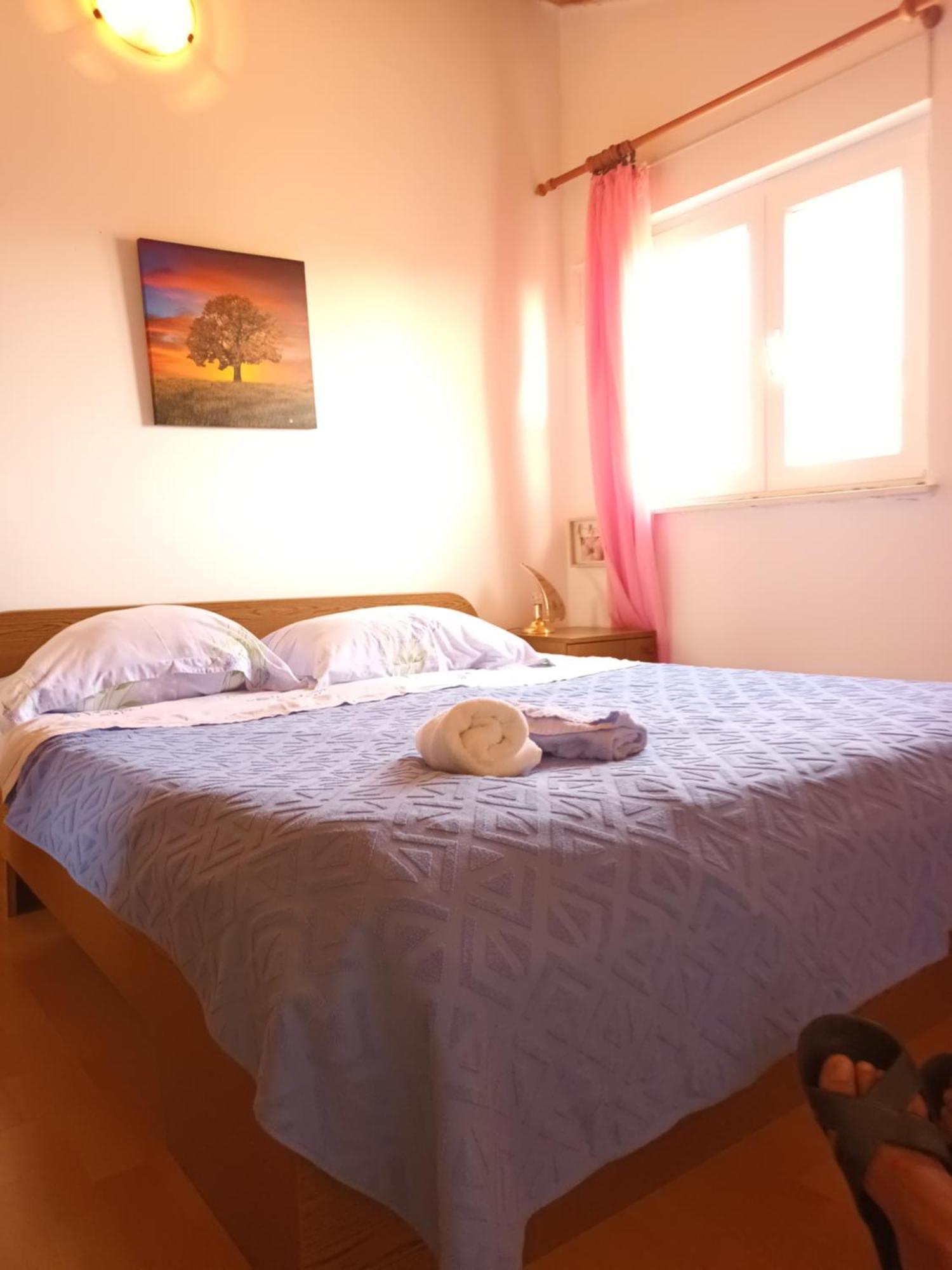Apartments Bilo Near Primosten Room photo