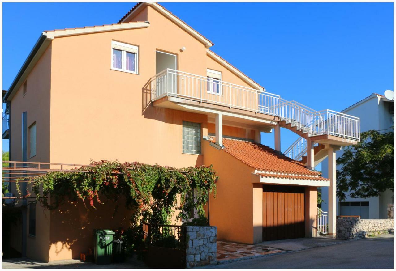 Apartments Bilo Near Primosten Exterior photo